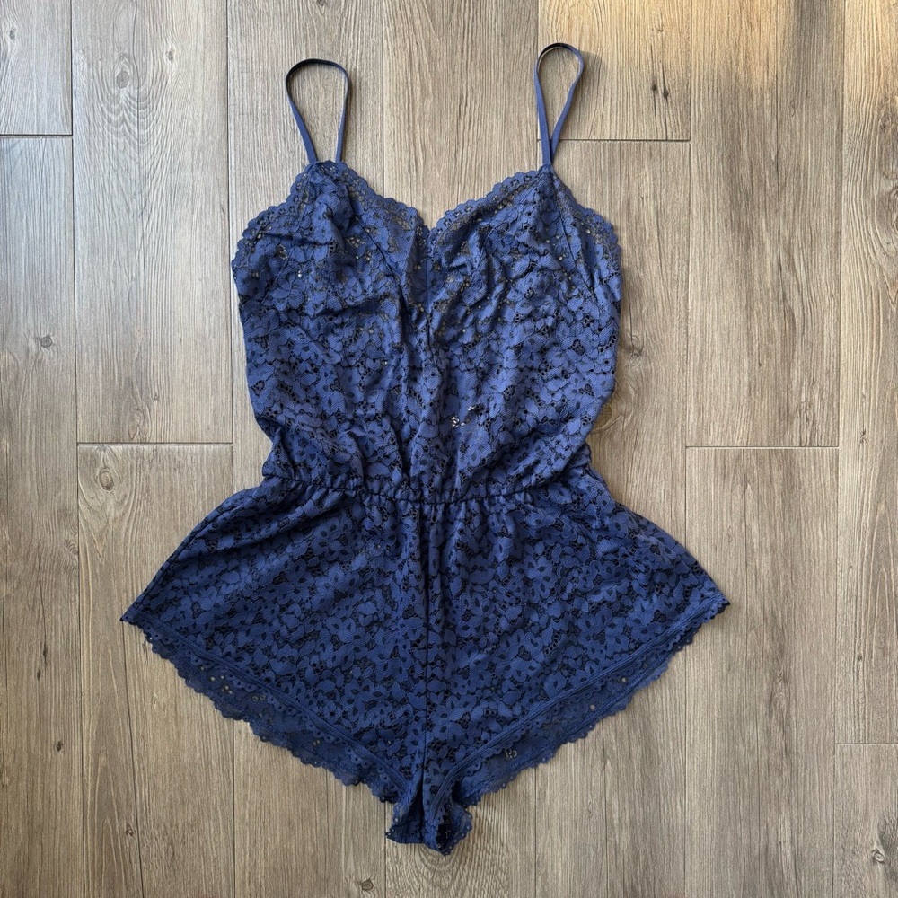 Victoria’s Secret Lace Romper in Deep Navy (Size M) 💙